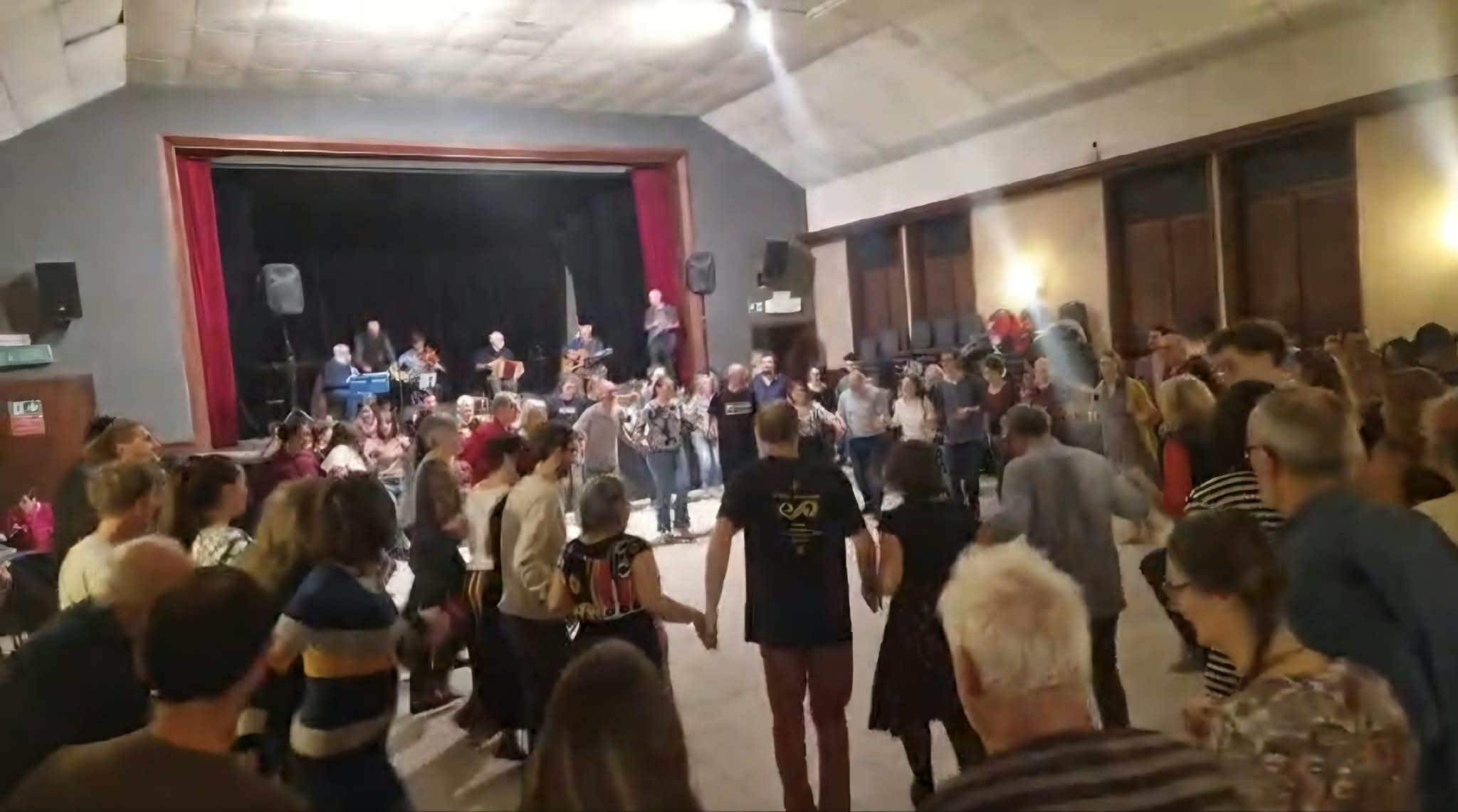 Les danses folks pour commencer ?